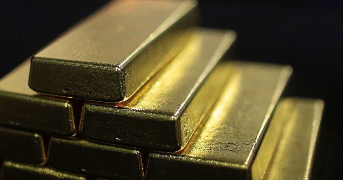 سعر الذهب يستقر قرب ذروته القياسية بترقب إشارات الفيدرالي