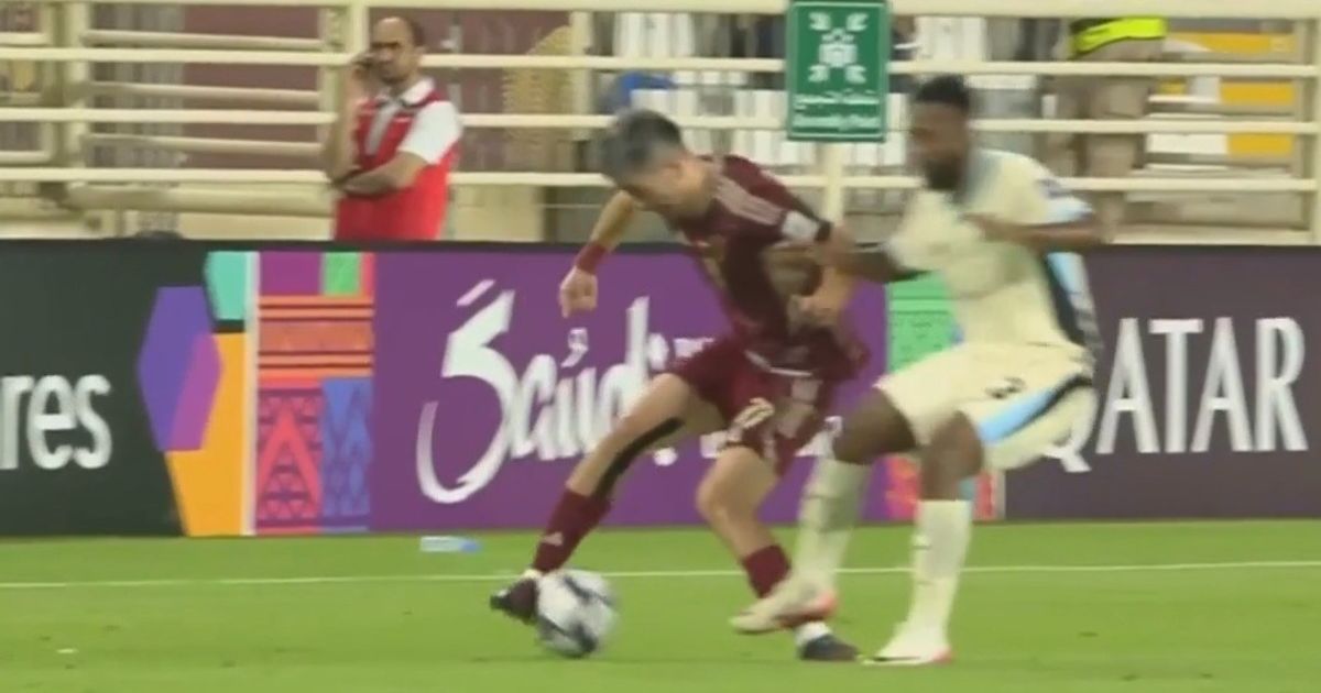 طرد الشنقيطي خلال مبارة الوحدة والاتحاد بدوري أبطال آسيا