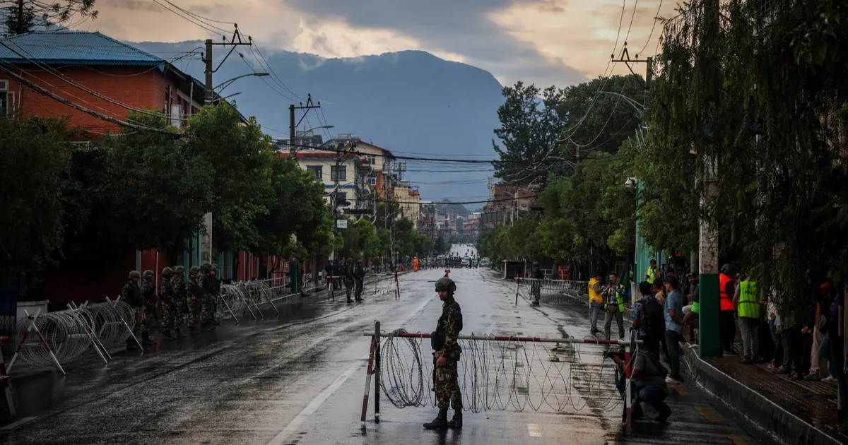 نيبال تحتوي الاحتجاجات بحل البرلمان وتحديد موعد للانتخابات