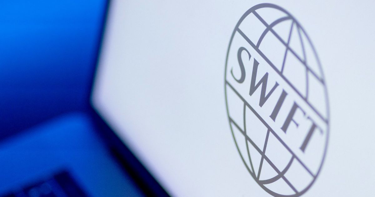 “سويفت” تطور سجلاً قائماً على البلوكتشين للمؤسسات المالية