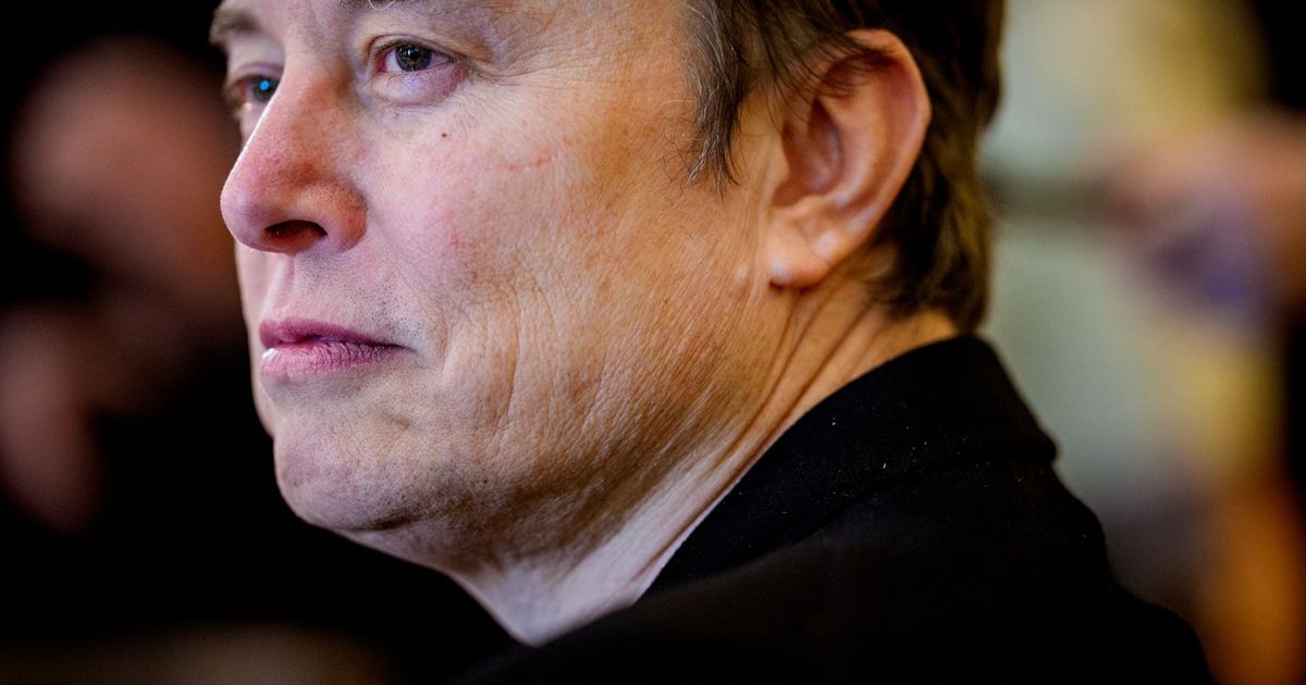 شراء ماسك لأسهم بقيمة مليار دولار في “تسلا” لا يثبت عودته إليها