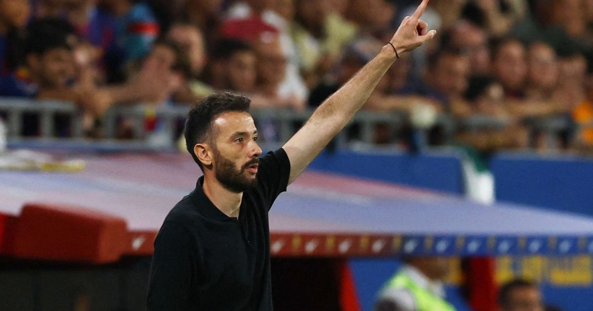 مدرب فالنسيا: عجزت 3 مرات أمام برشلونة وأتحمل المسؤولية
