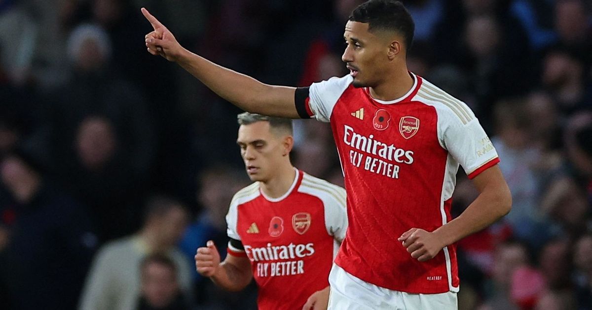 أرسنال يجدد عقد مدافعه “الأفضل في العالم” حتى 2030