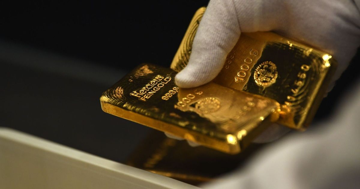 الذهب يحافظ على ذروته مع ترقّب الفيدرالي والتوتر الروسي