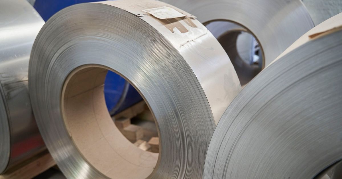 سعر الألمنيوم يتجه لأطول سلسلة مكاسب في عام قبيل اجتماع الفيدرالي