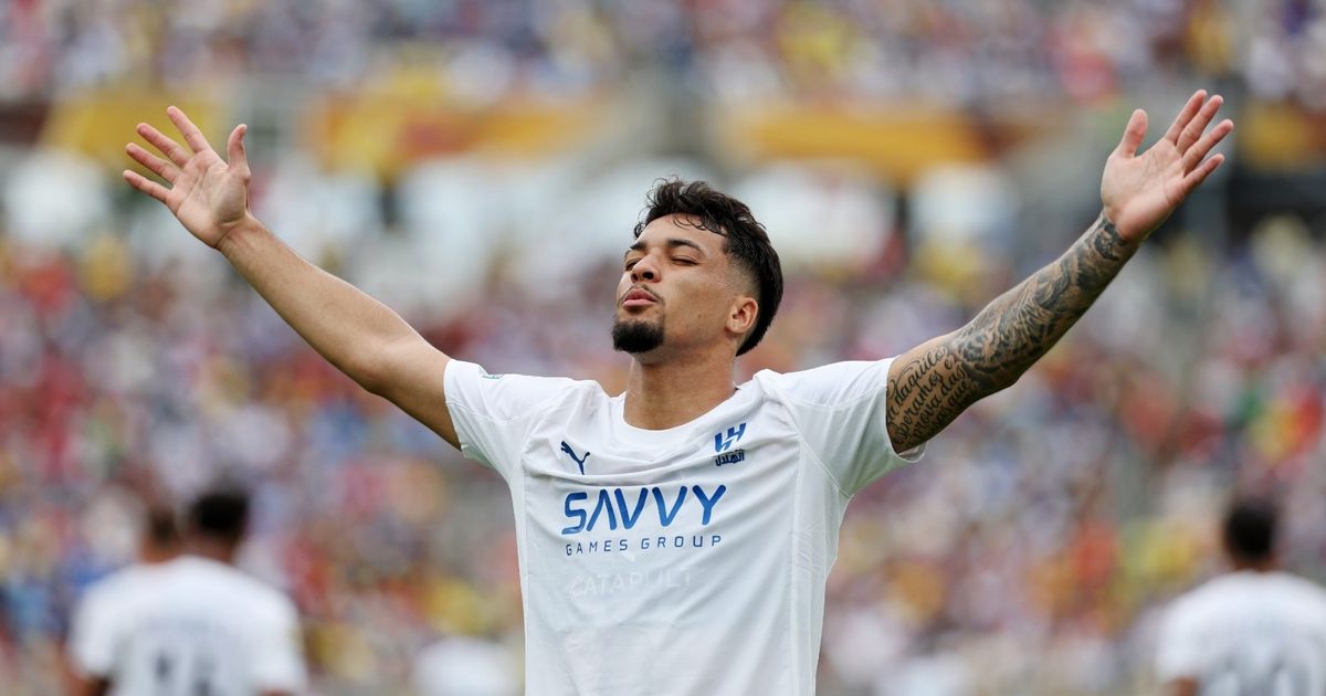 ليوناردو يترقب.. الهلال يدرس خروج كانسيلو من القائمة المحلية