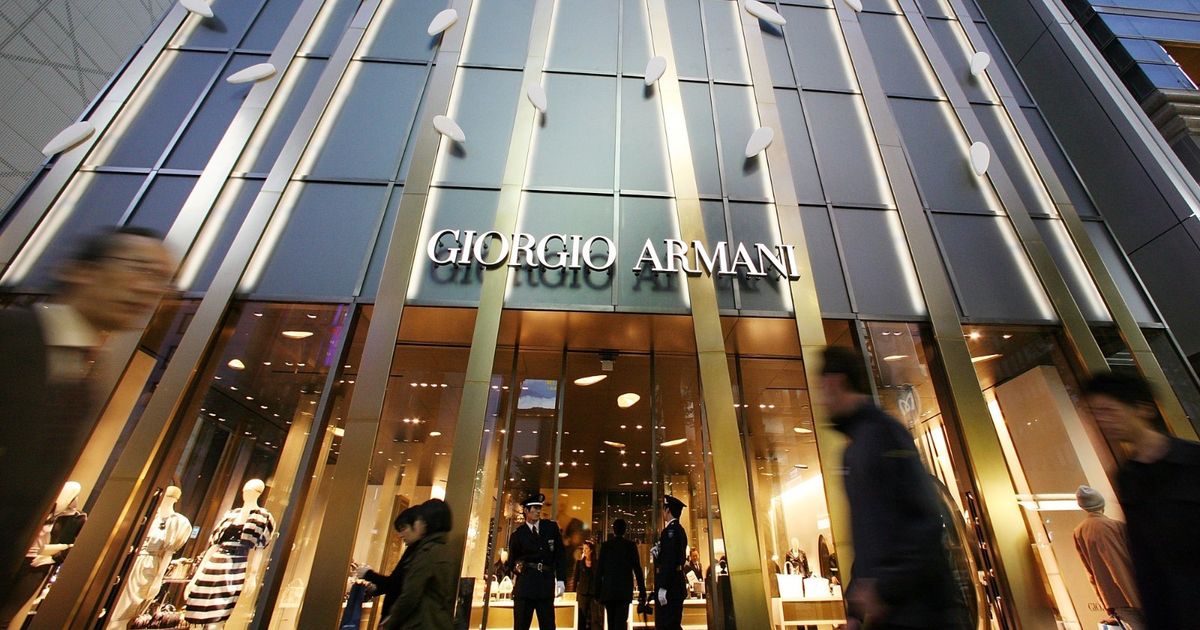 “أرماني” تمنح الملياردير أرنو فرصة ثمينة في قطاع السلع الفاخرة
