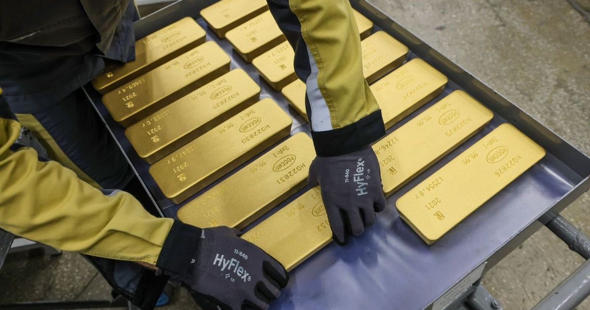 سعر الذهب قرب ذروة تاريخية مع ترقب خفض الفائدة وتراجع الدولار