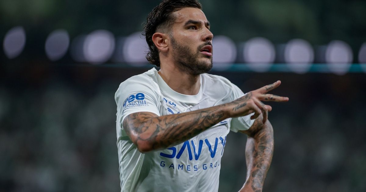 شاهد.. الهلال يصعق الأهلي بثلاثية في الشوط الأول وتألق بونو