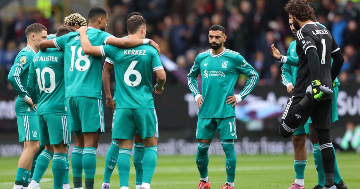 سلوت يسحب لاعب ليفربول بعد 37 دقيقة خوفا من طرده أمام بيرنلي