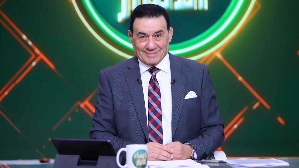 أنت على رأسي.. ماذا قال مدحت شلبي بعد اشتعال أزمة “تأشيرة الخطيب”؟ (فيديو)