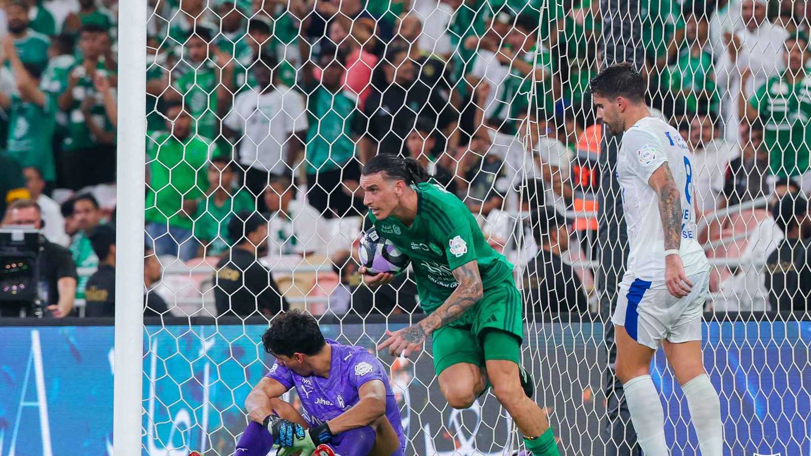 أولهم النصر.. 4 سعداء بتعادل الأهلي مع الهلال في الكلاسيكو السعودي