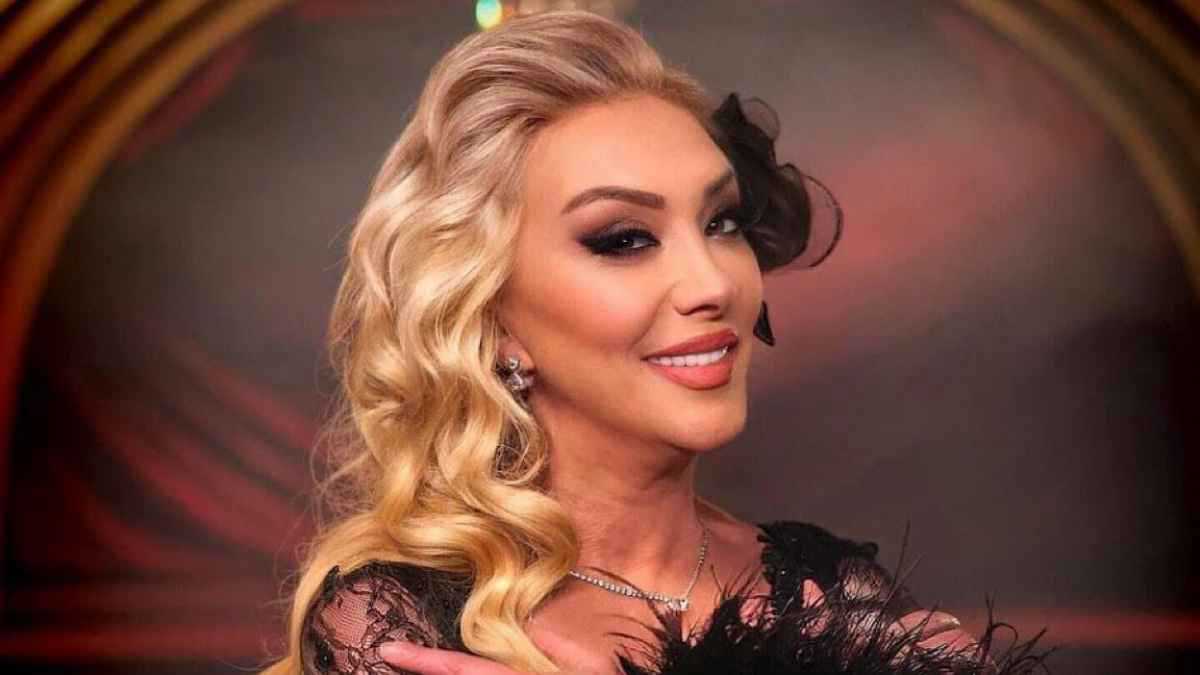 ابنة النجمة التركية غللو تنهار في جنازة والدتها (فيديو)‎