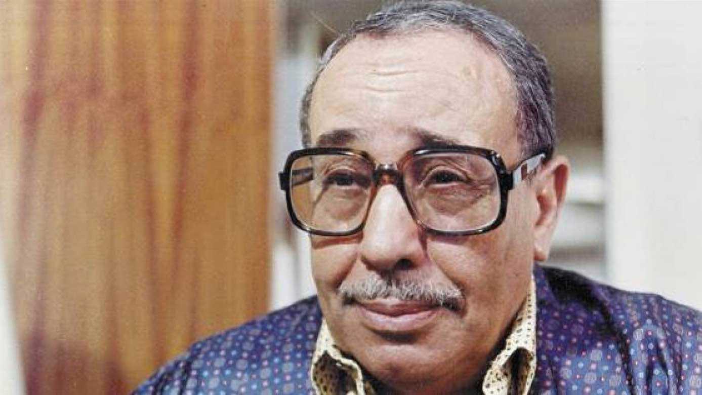 “الأستاذ والزعيم”.. فؤاد المهندس يمنح عادل إمام “أسرار” النجومية