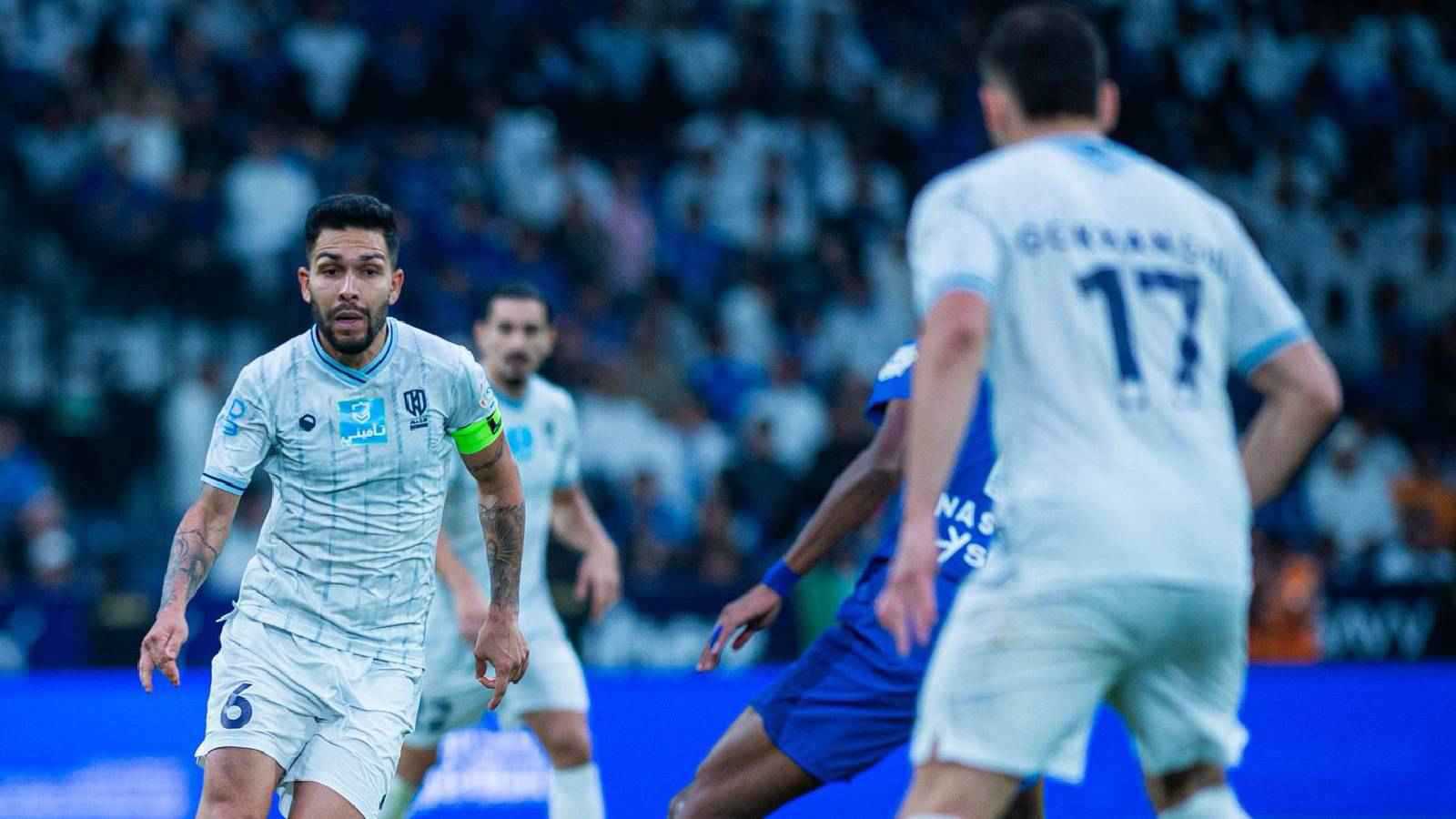 الجميع يواسيه.. رد فعل بيتروس بعد الخسارة أمام الهلال (فيديو)