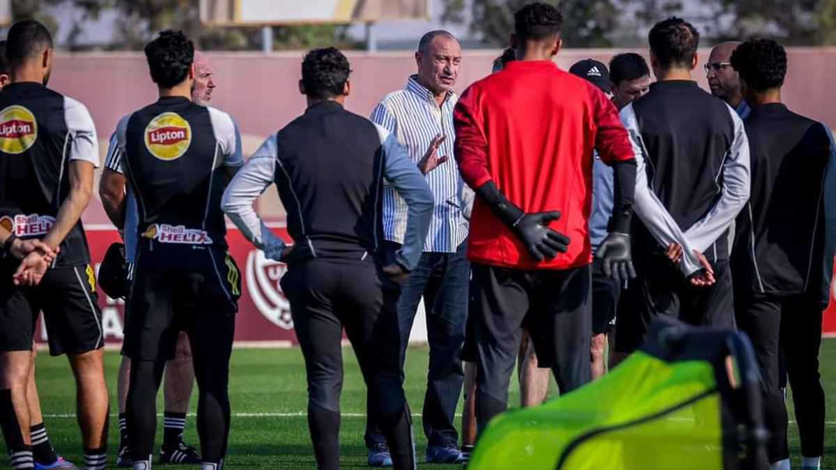 الخطيب “يعنف” لاعبي الأهلي: “اللي مش عاجبه يمشي”