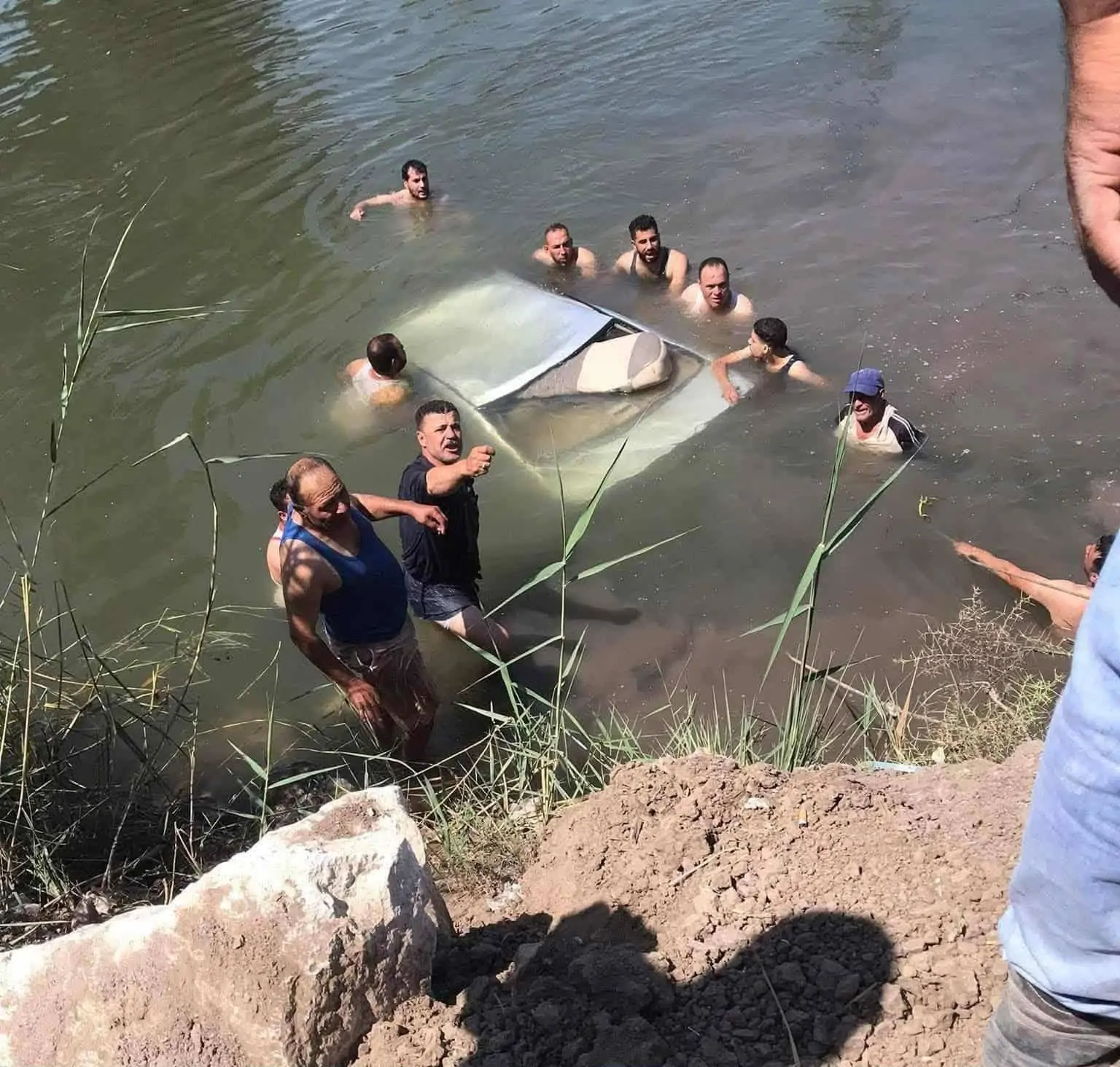 بالصور وفاة أب وابنه يفجع السوشيال ميديا رحلا في حادث أليم اعرف القصة 2 وفاة أب وابنه