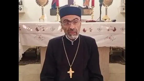 بالفيديو الأب طوني بطرس يستنكر صمت الغرب إزاء ما يحدث بحق المسيحيين وتهجيرهم في السويدا جنوب سوريا احرقوا 6 كنائس 2 الأب طوني بطرس كاهن كنيسة شهبا