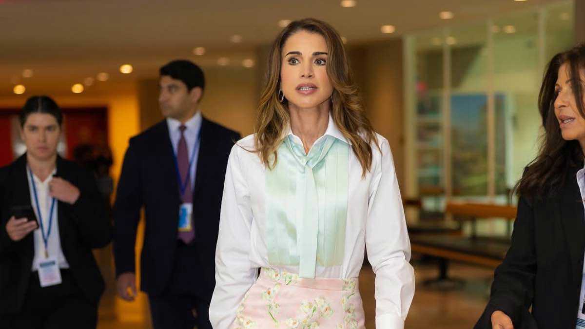 بتعليق طريف.. الملكة رانيا تنشر صورة مع الأميرتين سلمى وإيمان