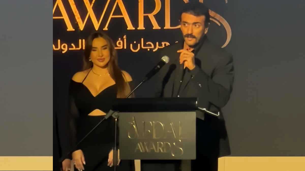 بجائزة “الأفضل”.. تكريم أحمد العوضي في لبنان (فيديو)
