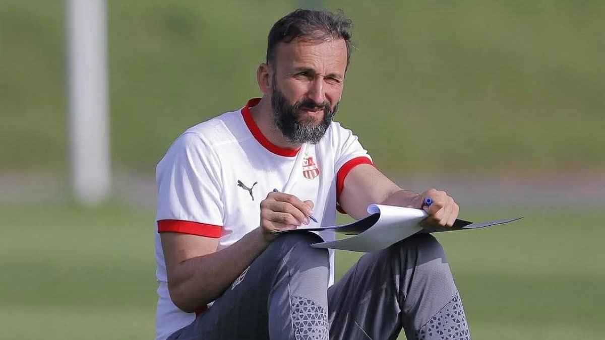 بسبب ريال مدريد ومارسيليا.. مدرب بلوزداد الجزائري يفجّر غضب الجماهير (صورة)