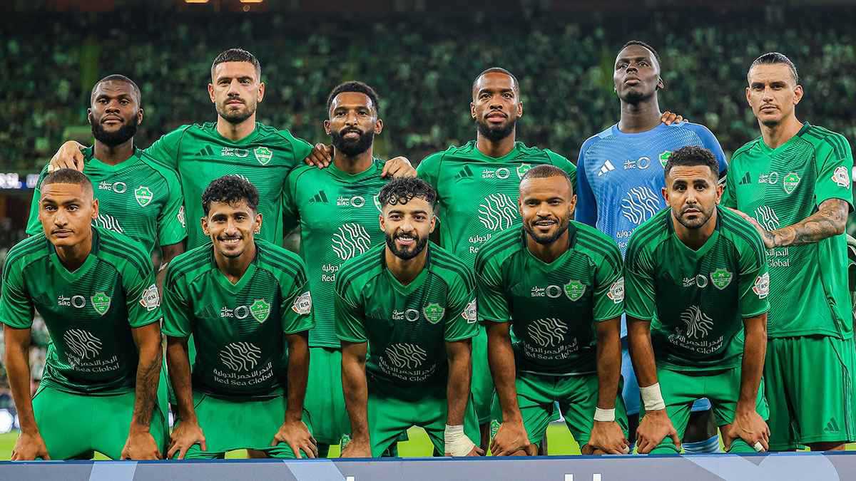 بعد تألقه بشكل لافت.. الأهلي السعودي يكافئ نجمه
