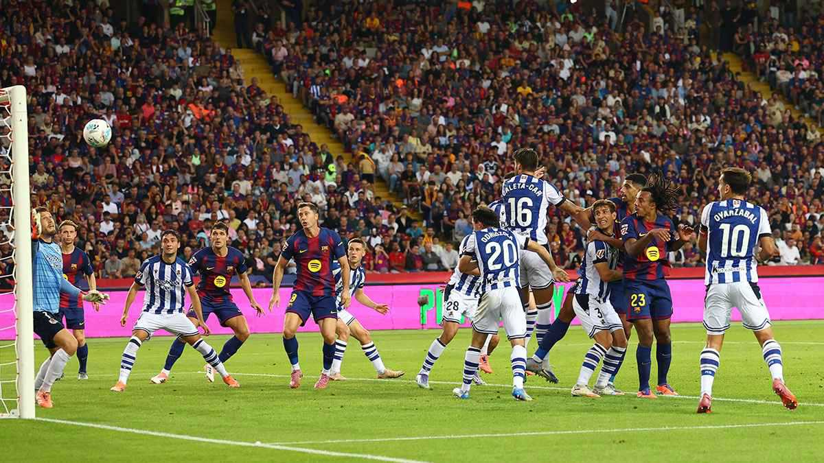 تجاهل طرد كوندي.. تقييم سيئ لحكم مباراة برشلونة وسوسيداد