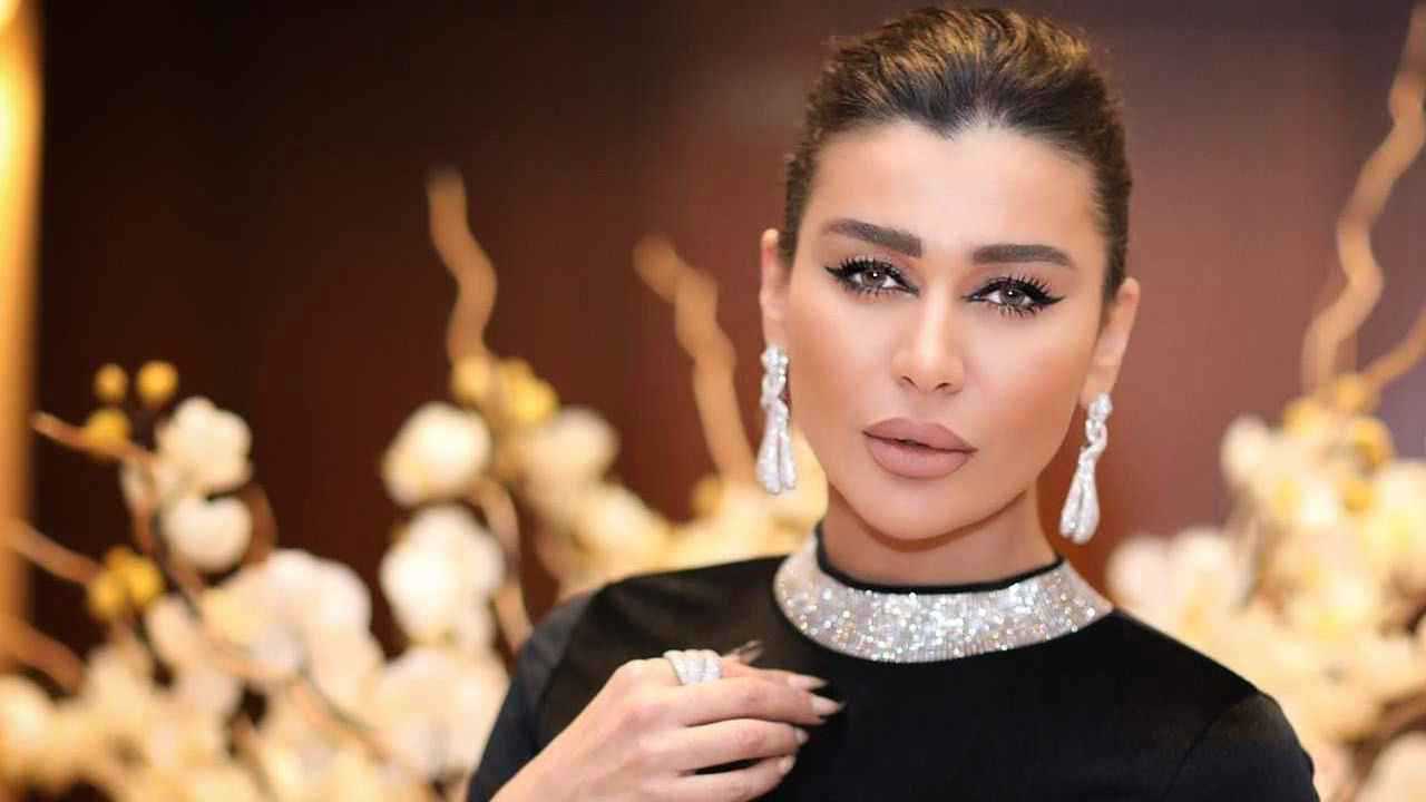 “جلّ من لا يخطئ”.. نادين الراسي تعتذر لفضل شاكر ونجله محمد