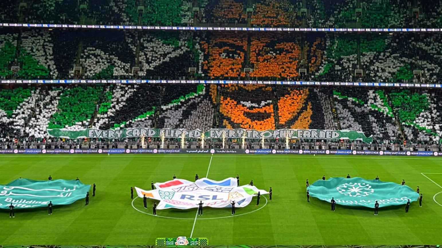 جماهير الأهلي تحتفي بماتياس يايسله بتيفو رائع في كلاسيكو الهلال (فيديو)