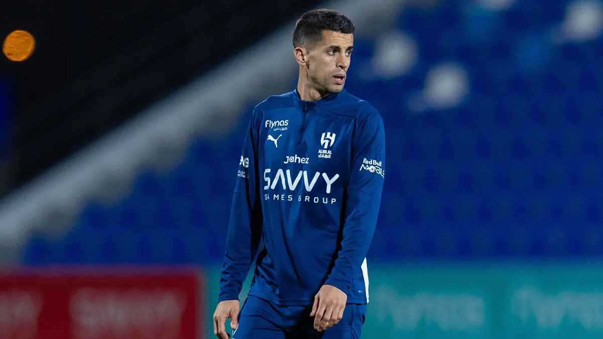خبير قانوني يرعب الهلال السعودي بعد إسقاط اسم كانسيلو