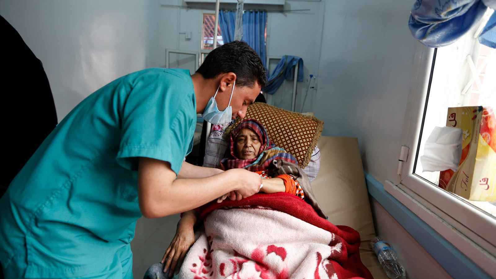 خلال يومين.. تسجيل 86 إصابة بالكوليرا بسبب تراكم النفايات في تعز اليمنية