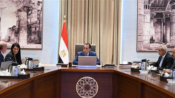 رئيس الوزراء يتابع خطوات إنهاء التشابكات المالية وتحقيق الاستقرار الاقتصادي
