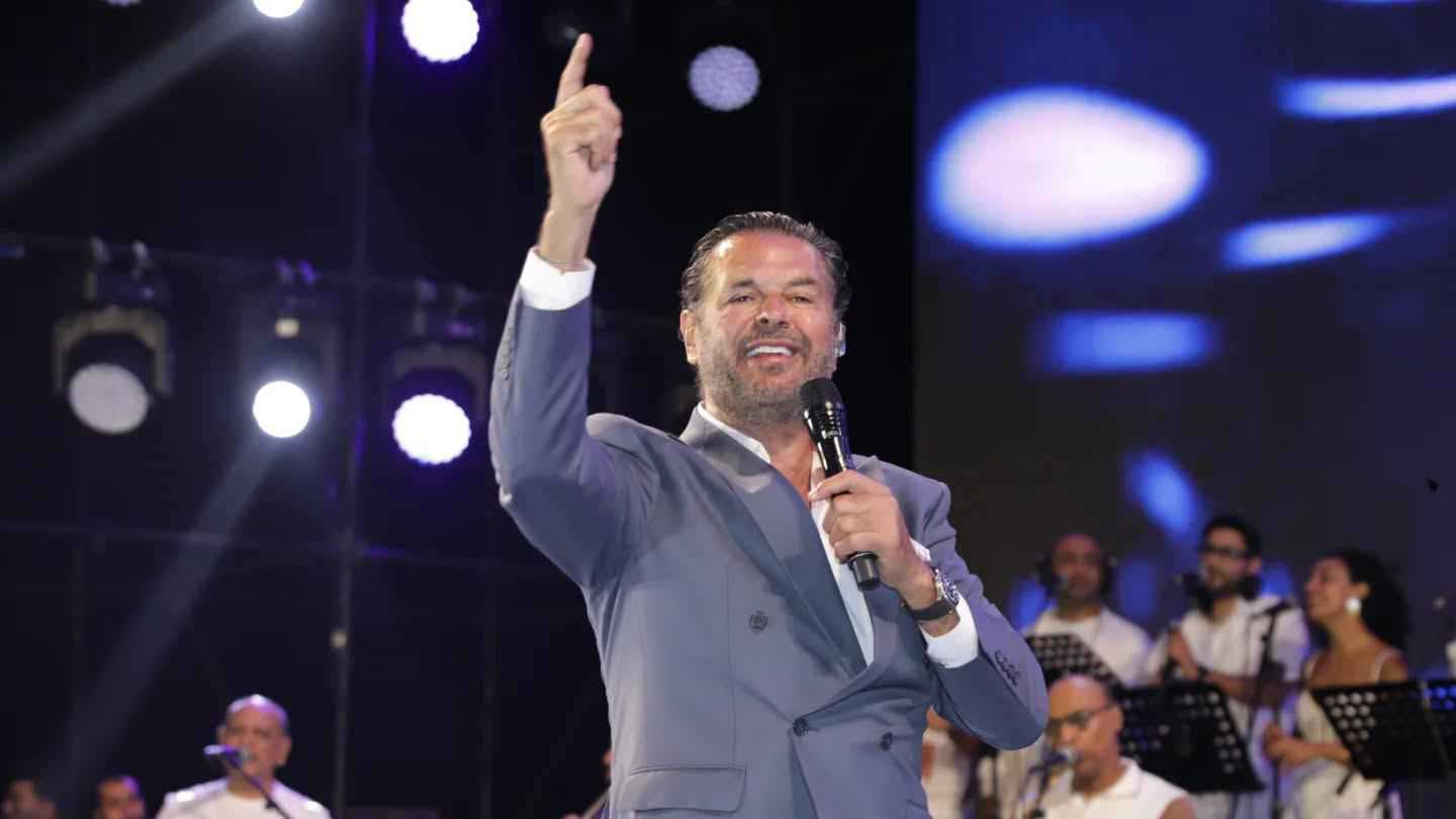 راغب علامة: أتعرض لحملات تشويه ولكن “يا جبل ما تهزّك ريح” (فيديو)
