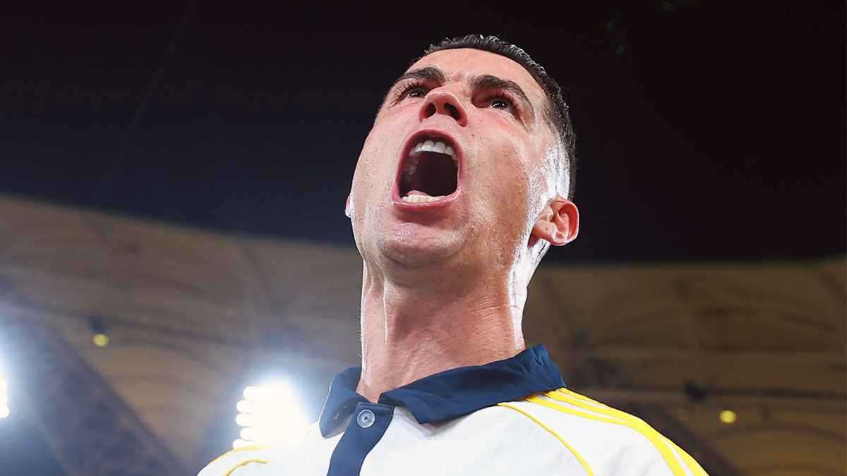 رد ناري من أسطورة الاتحاد على احتفال جماهير ناديه مع رونالدو (فيديو)