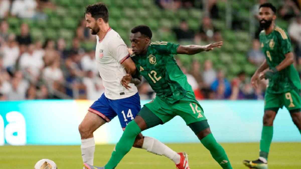 سعود عبد الحميد يقترب من العودة إلى الدوري السعودي
