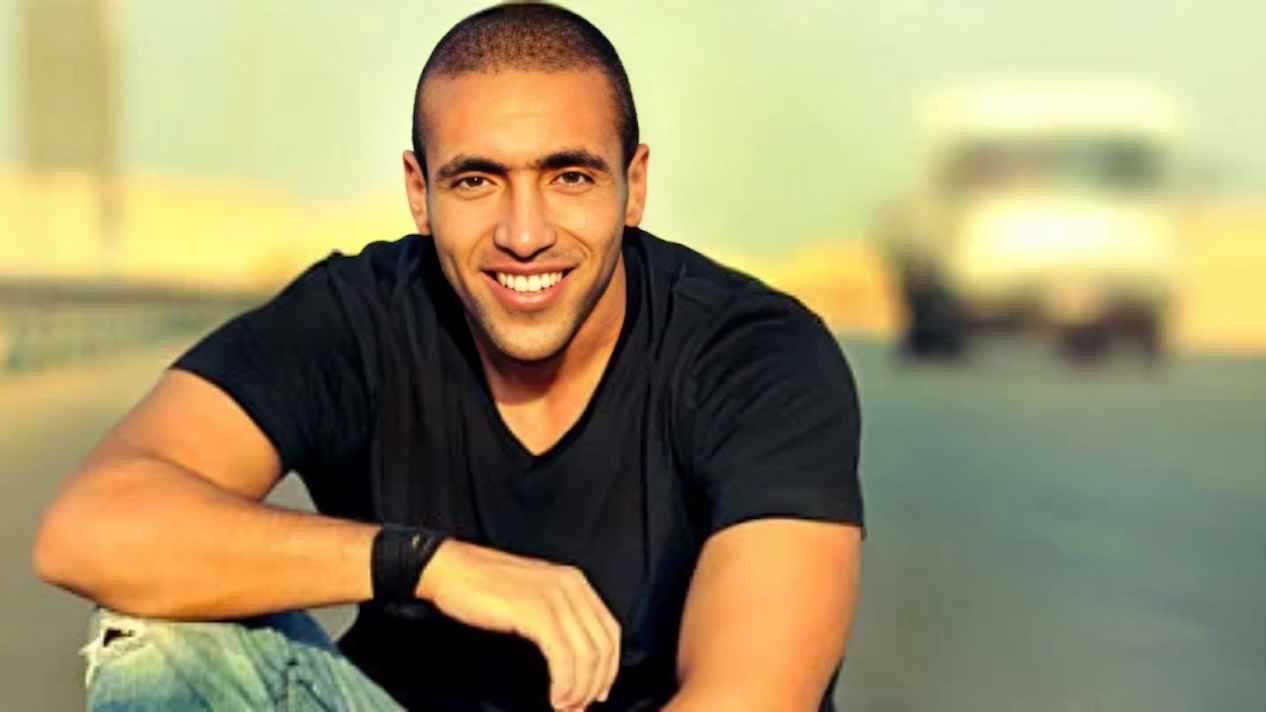 صاحب أغنية “مسافر”.. وفاة المغني المصري عمرو ستين
