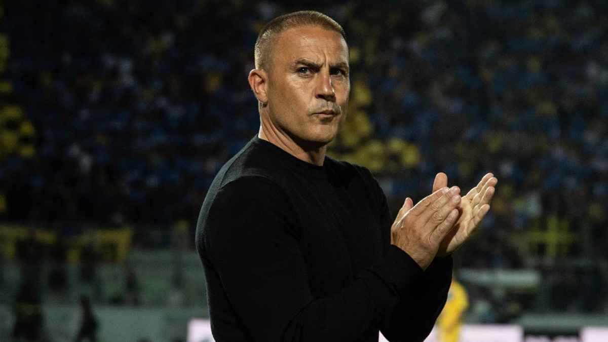 قناة الأهلي المصري تفجر مفاجأة حول المدرب الجديد وموقف كانافارو وفيشر