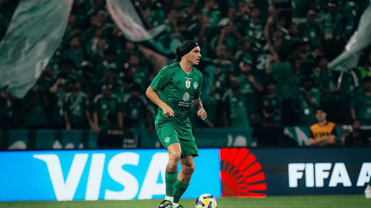 كارثة اليوم.. أسطورة الأهلي السعودي يشن هجوما على نجمي الفريق (فيديو)