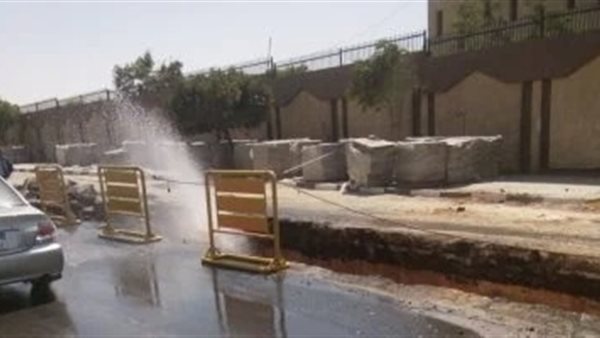 كثافات مرورية بسبب كسر ماسورة بطريق الواحات الصحراوى