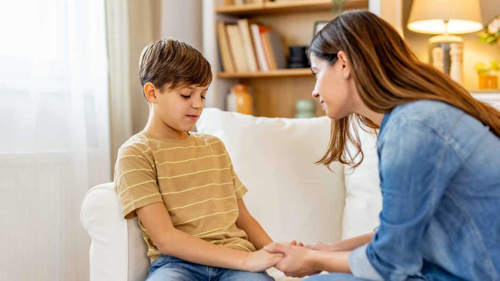 كيف تساعد طفلك على قول “أنا آسف” بصدق؟