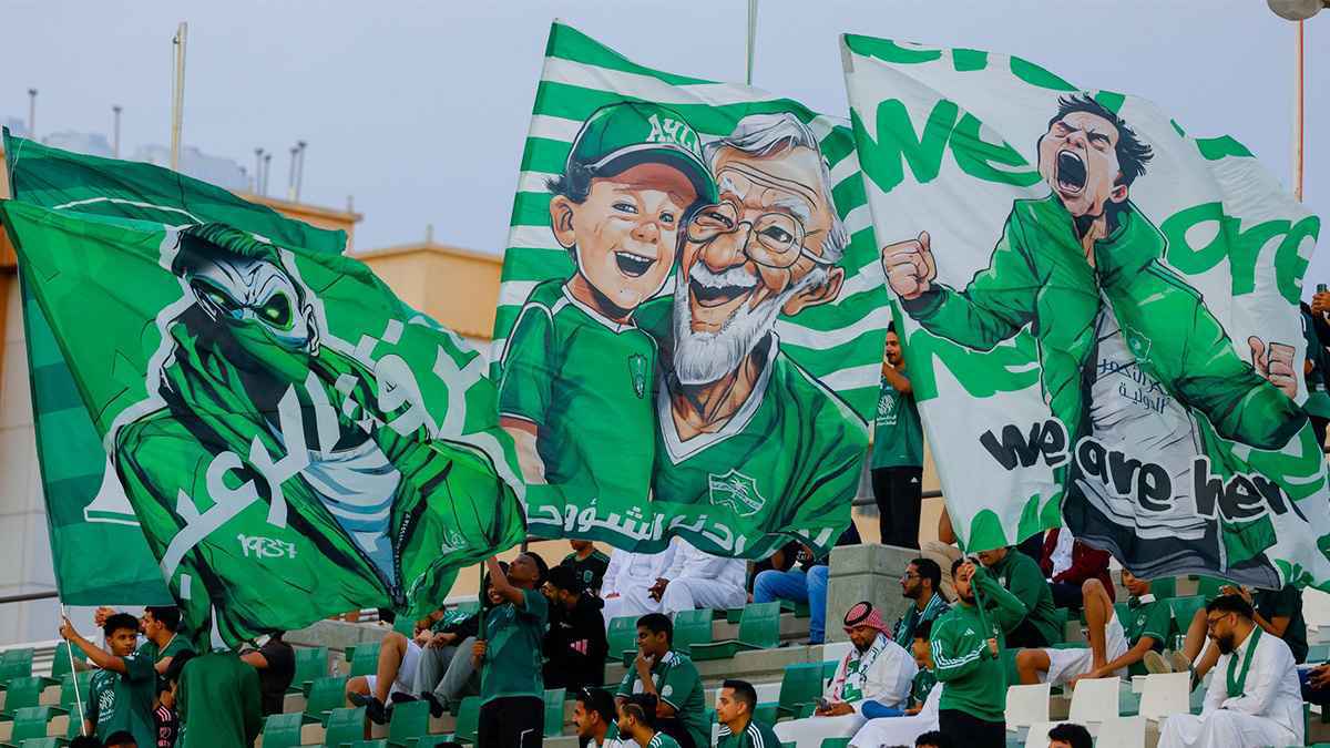 لا تنسحبوا.. جماهير الأهلي السعودي تفاجئ الهلال بـ “تيفو مثير” (صورة)