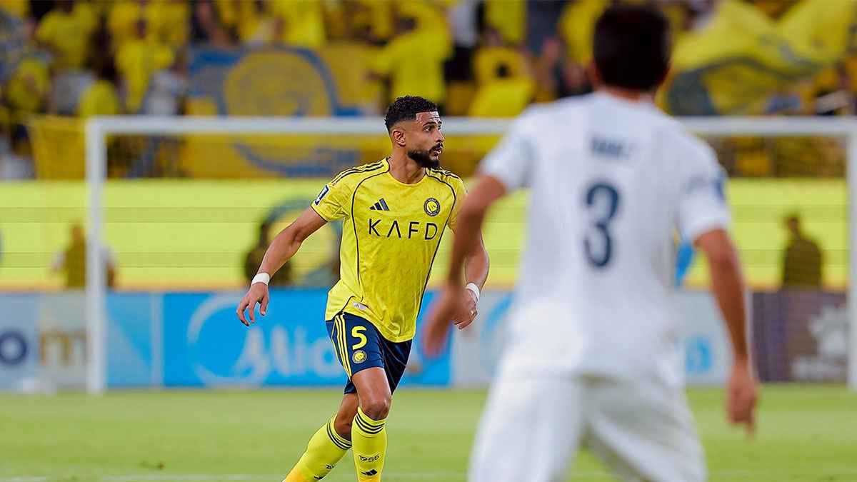 لا يبتسم واحتفال باهت.. عبد الإله العمري يثير جدلا في مباراة النصر واستقلول