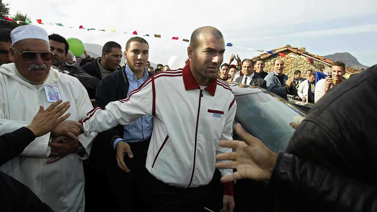 ما سر زيارة زيدان المفاجئة إلى الجزائر؟