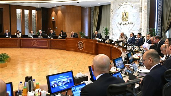 مجلس الوزراء يكرم الأمين العام السابق للمجلس ويهنئ الأمين الجديد بتوليه المسئولية