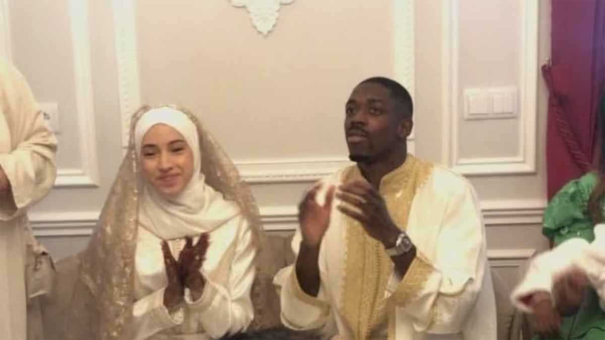 محجبة لا تُظهر وجهها.. من هي المغربية ريما زوجة عثمان ديمبيلي؟