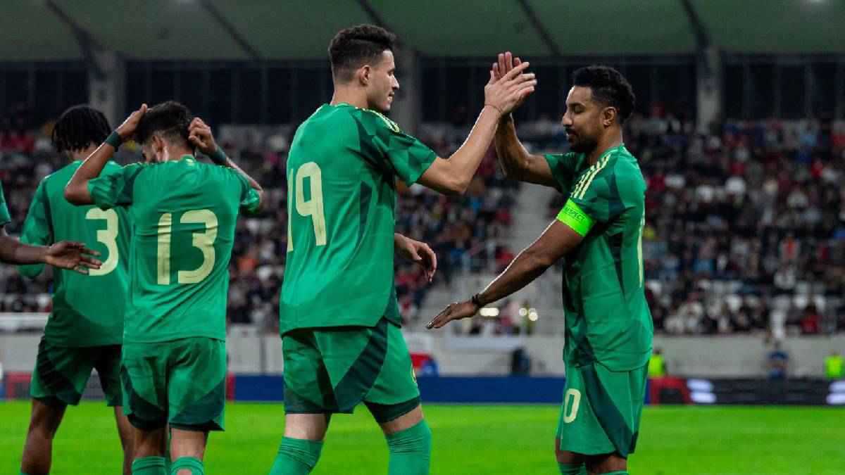 مفاجأة.. المنتخب السعودي يستعين بمدرب آرسنال الشهير