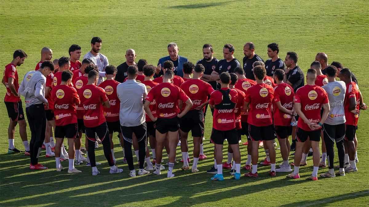 مقرب من الخطيب يهاجم لاعبي الأهلي: ادفع بالجائعين وعلقوا لهم الجدول