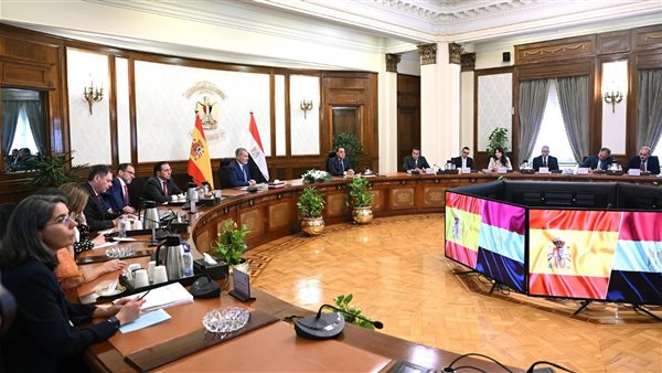 ملك إسبانيا يترأس لقاء خاص مع عدد من رجال الأعمال لتعزيز دور القطاع الخاص