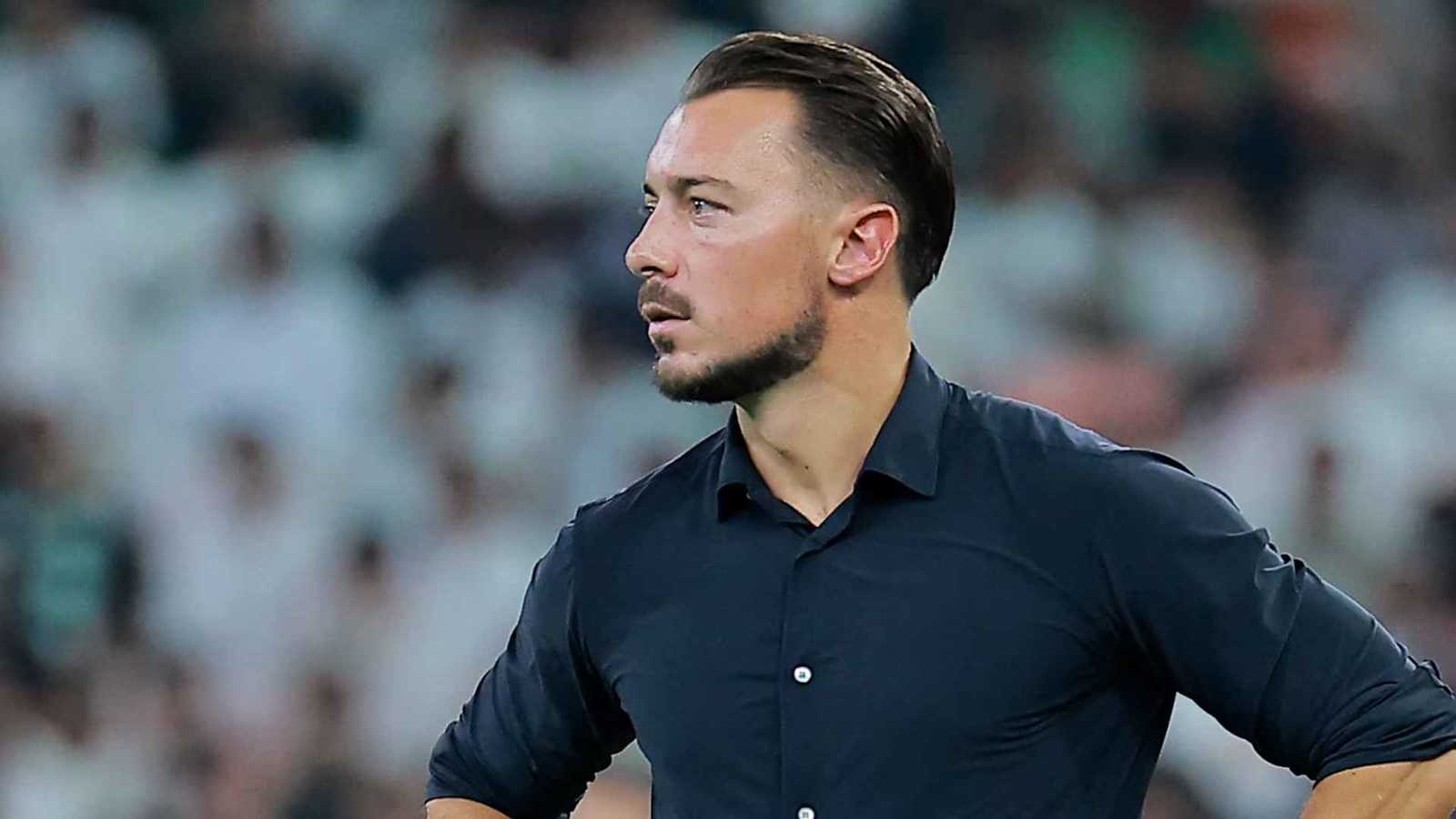 من الصعب أن أتقبل.. يايسله يشن هجوما على حكم مباراة الأهلي والدحيل