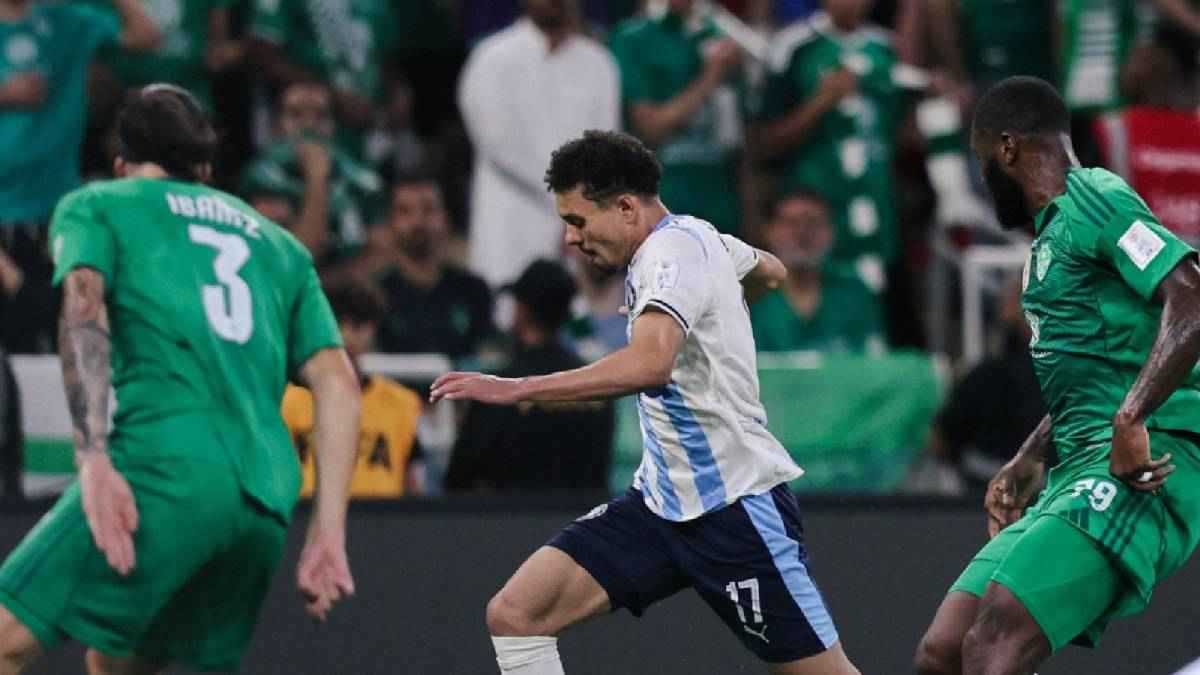 نجم الأهلي السعودي يدخل في نوبة بكاء أمام بيراميدز (فيديو)